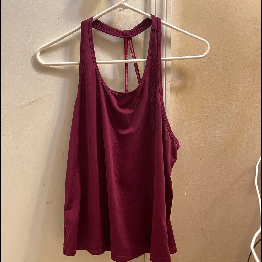 BURGENDY WORKOUT TOP - Picture 2 of 4